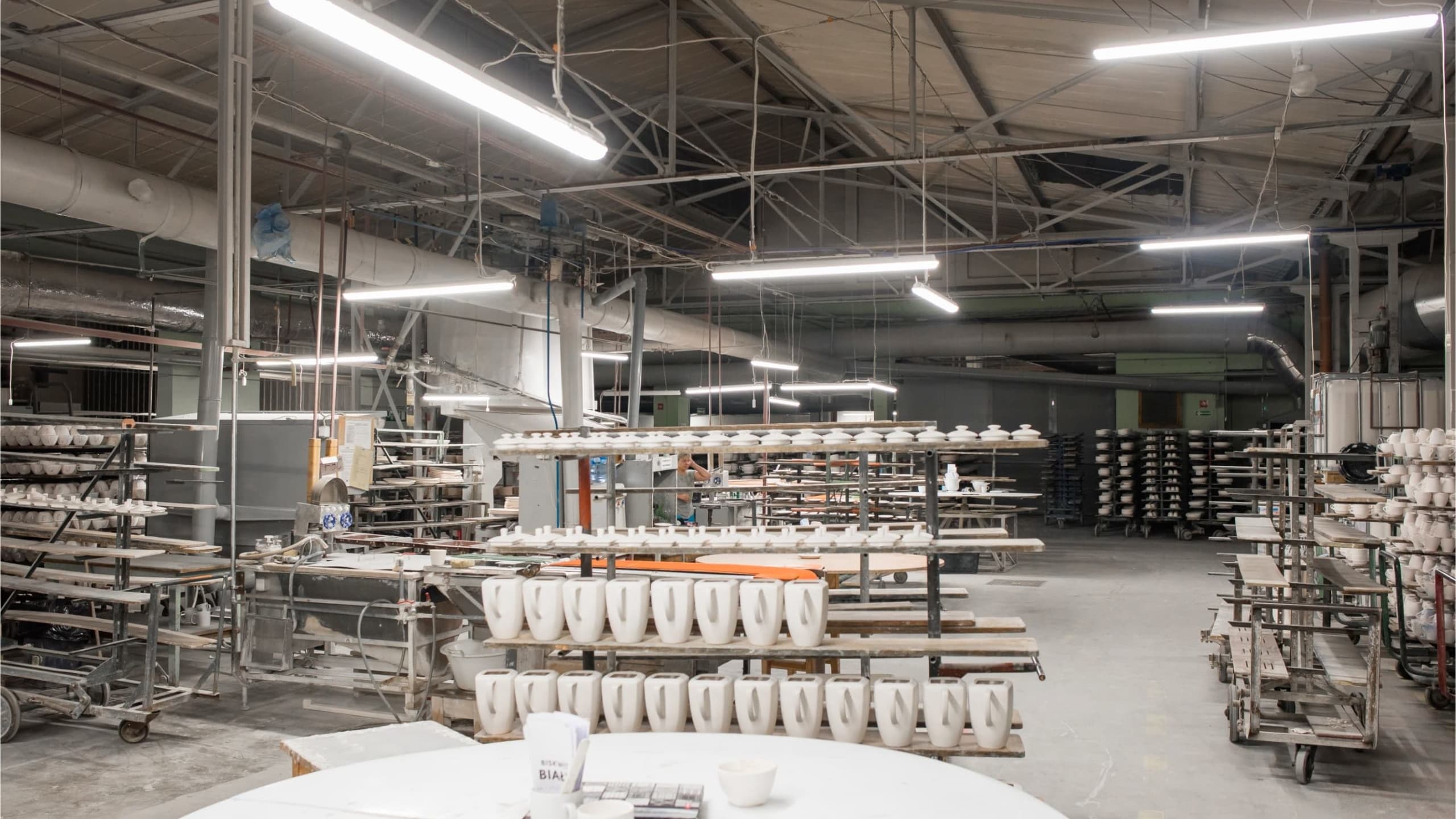Oświetlenie przemysłowe Industrial w magazynie producenta porcelany - Luxon LED