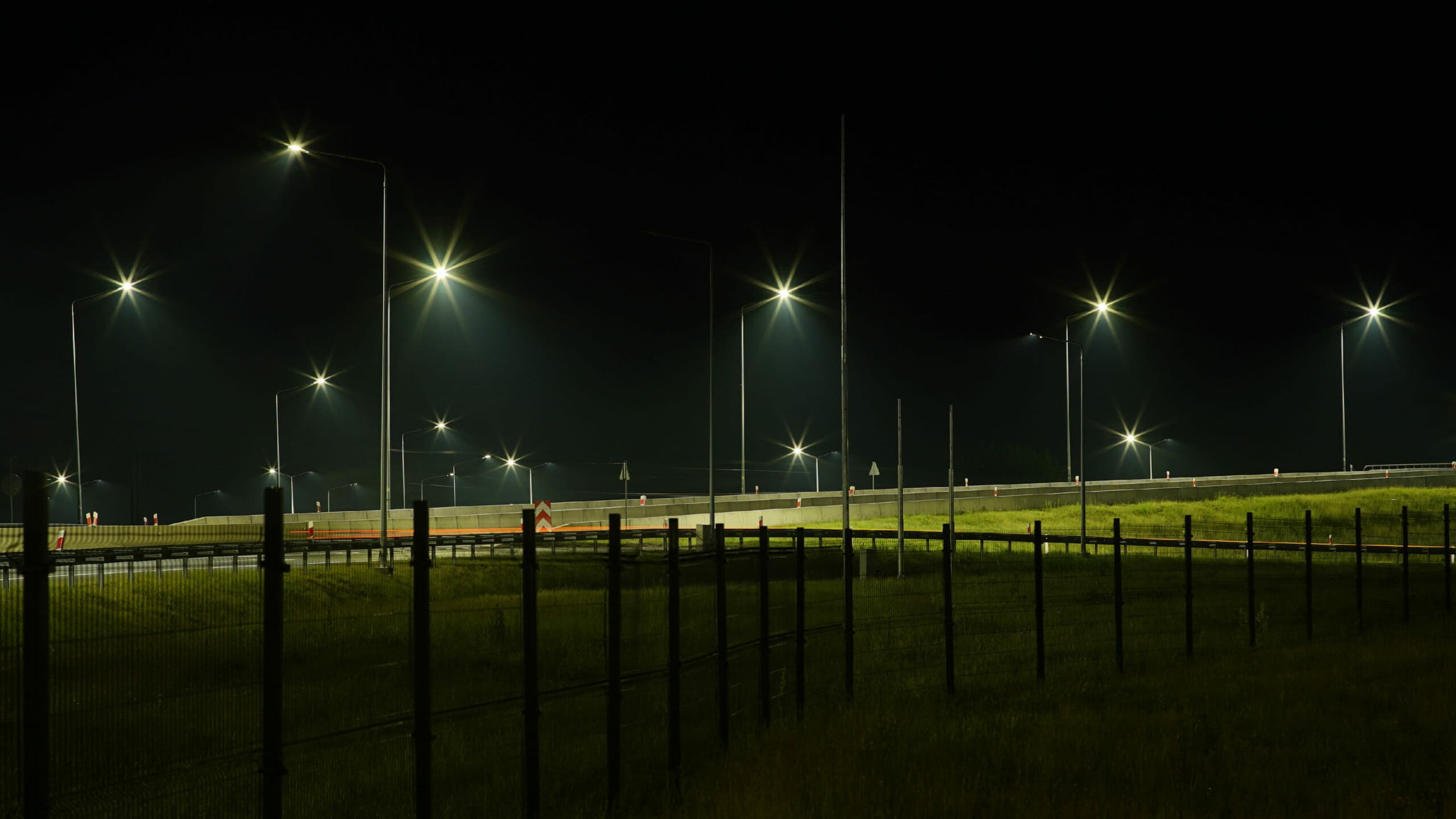 zmodernizowane oświetlenie LED na autostradzie