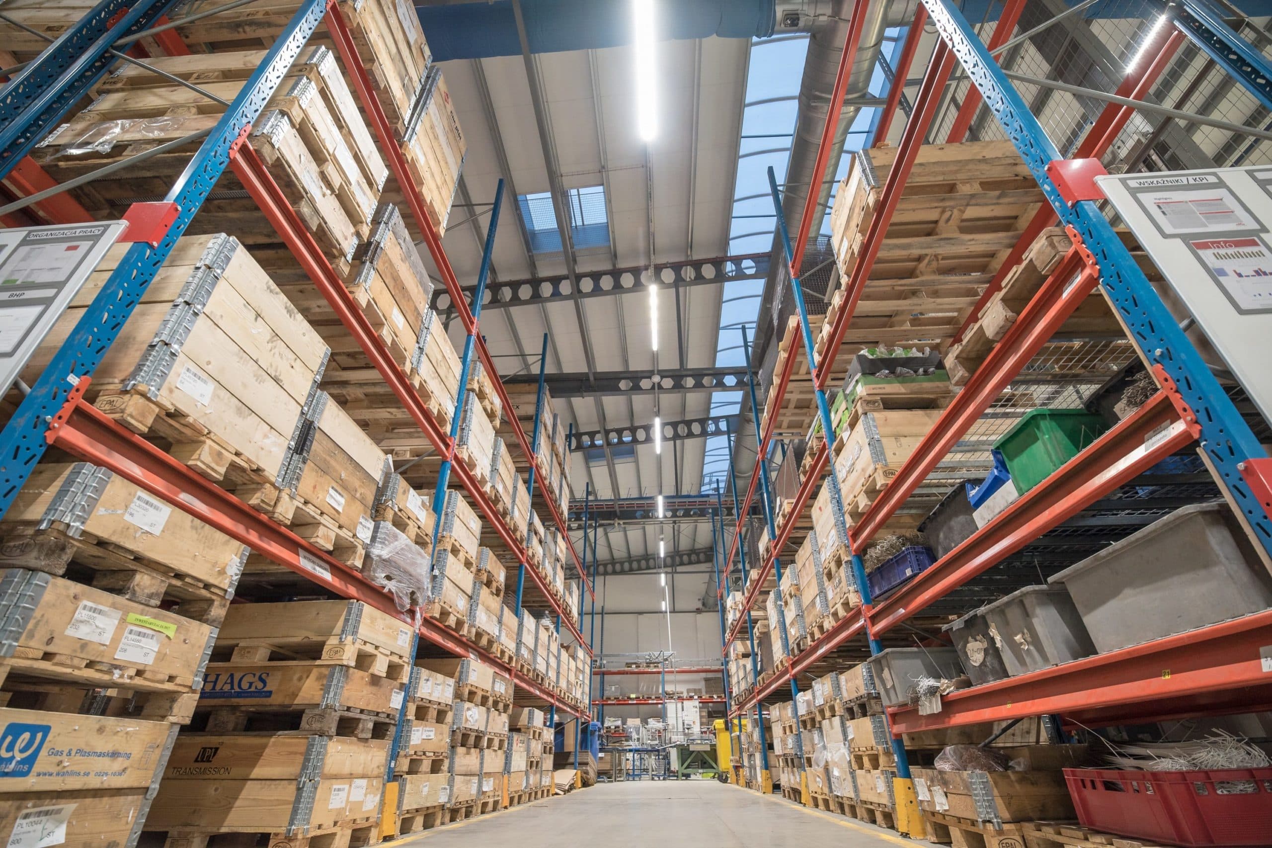 Oświetlenie przemysłowe Ultima w Magazynie firmy Elfa Manufacturing - Luxon LED